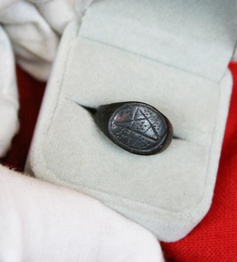 Original & Rare Ancient 1300’s Mystical Pentagram Bronze Knightly Ring, From The Wars in France At Poitiers And Crecy, & The Time of The Poem Sir Gawain & The Green Knight. The Pentangle Symbolised The Power To Ward Off Demons