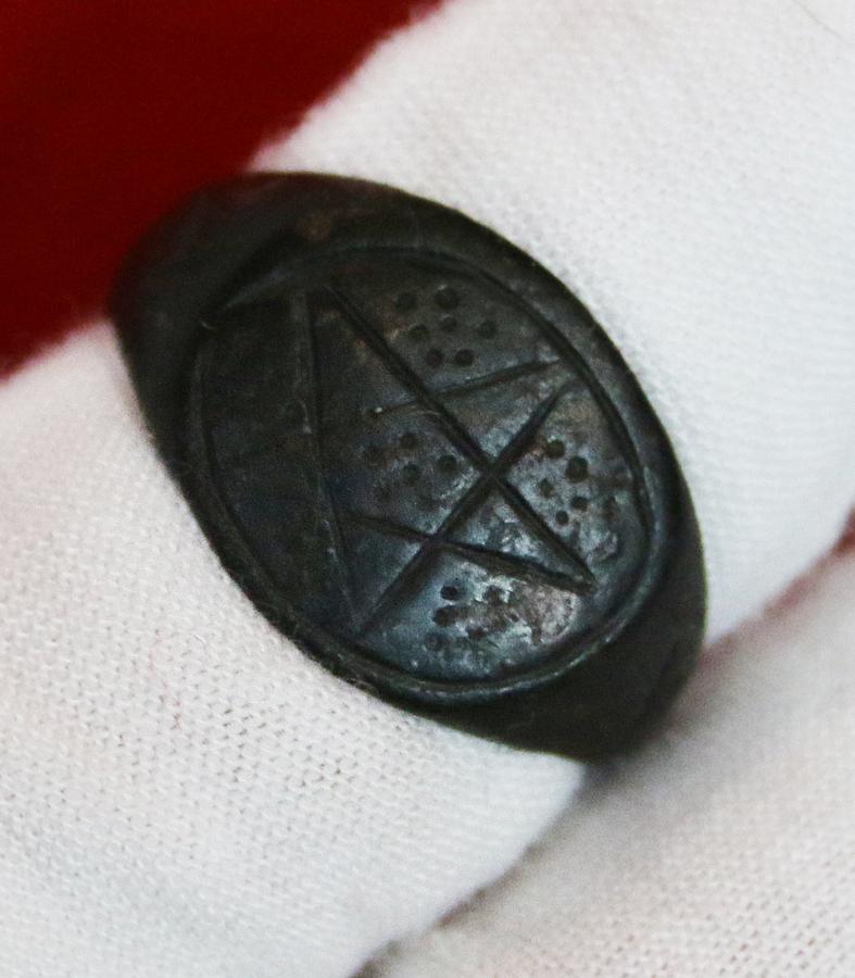 Original & Rare Ancient 1300’s Mystical Pentagram Bronze Knightly Ring, From The Wars in France At Poitiers And Crecy, & The Time of The Poem Sir Gawain & The Green Knight. The Pentangle Symbolised The Power To Ward Off Demons